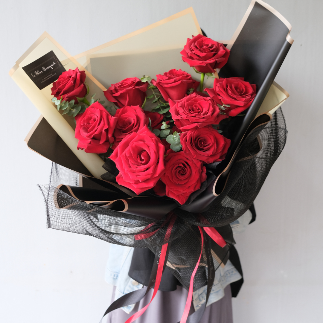 https://leblissbouquet.com/cdn/shop/files/red_explorer_rose_bouquet_by_le_bliss_bouquet_jakarta_indonesia_delivery.png?v=1740470243&width=1445