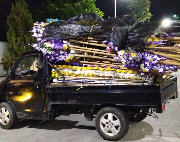 Photos of employees actively arranging flowers and delivery 2
